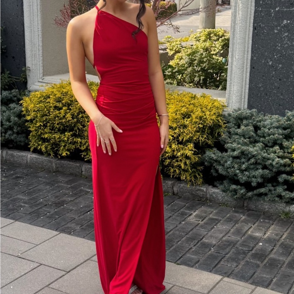 Elegant One-Shoulder Red Evening Gown